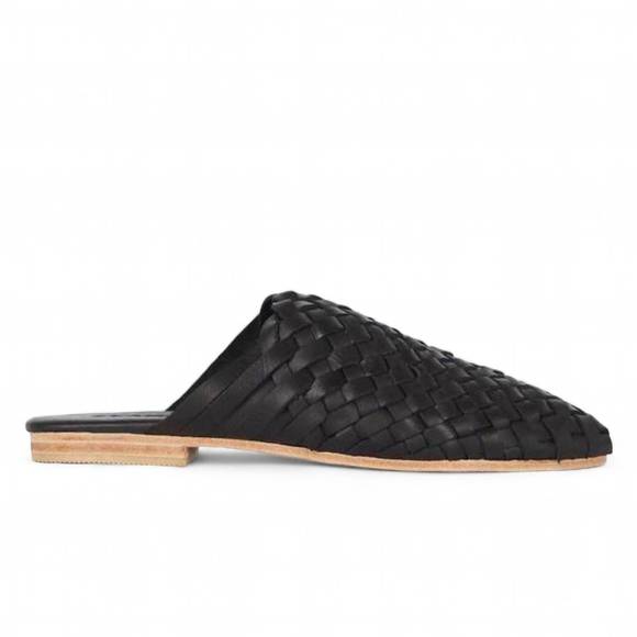 NEW AGNI women's bunto woven loafer in black
